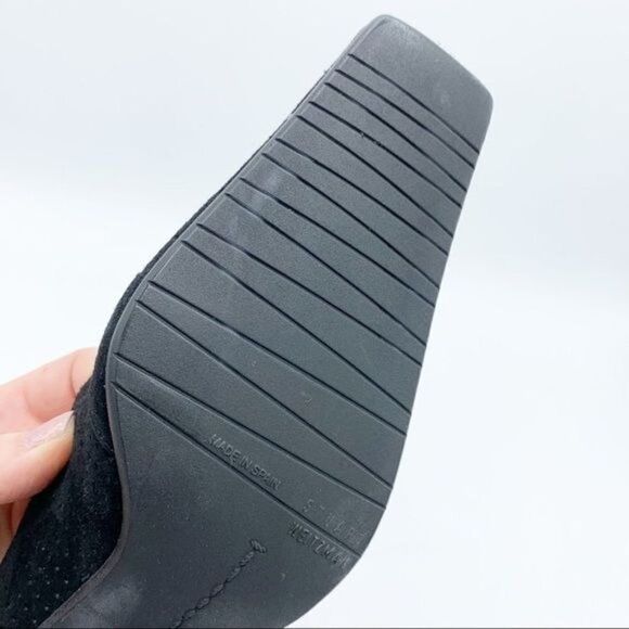 Stuart Weitzman Vintage Perforated Black Suede Heeled Loafers Sz 7 Work Office C - Picture 9 of 12